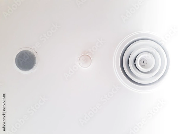 Fototapeta air duct cover, smoke alarm on white ceiling, Smoke alarm New loudspeaker and warning lights on the white ceiling Concept for background For adding text