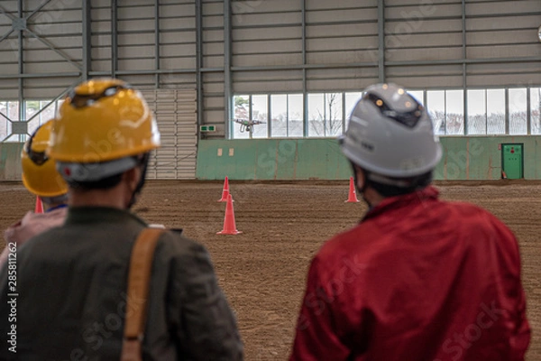 Obraz ドローンの操作を教わる受講生