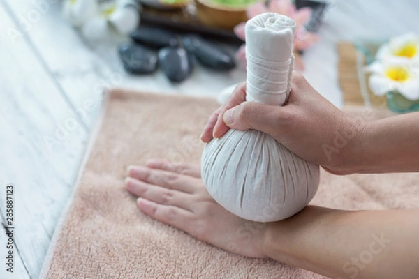 Obraz Hand spa, compress ball