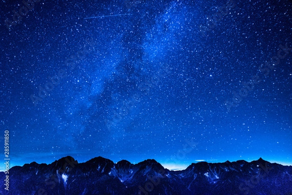 Fototapeta 天の川と星座、北アルプス、蝶ヶ岳からの絶景眺望、穂高連峰、槍ヶ岳、