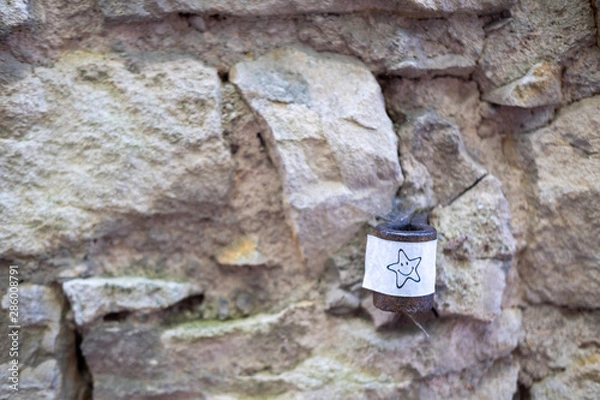 Obraz Etoile sur mur de pierre