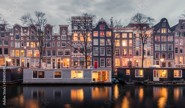 Obraz Traditional Dutch buildings and houseboats along the canals of Amsterdam, Netherlands