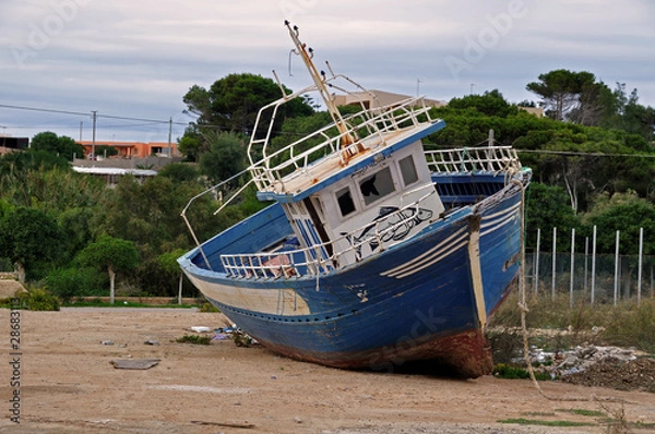 Obraz Bateau échoué - immigration clandestine