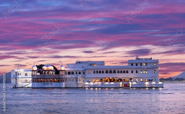 Fototapeta Panoramic view of Taj Lake Palace, water palace Jag Niwas on Pichola lake in Udaipur, Rajasthan state, India