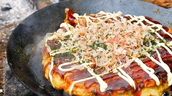 Fototapeta 滝沢園キャンプ場でつくるお好み焼き