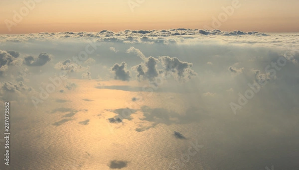 Obraz 上空　雲の上より空撮