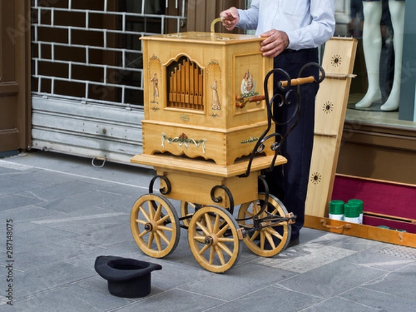 Fototapeta Straßenmusikant