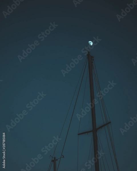 Obraz Moon on mast