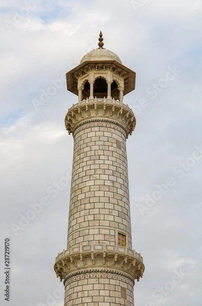 Obraz Closeup of a minaret of the Taj Mahal in the evening light at sunset, Agra, Uttar Pradesh, India