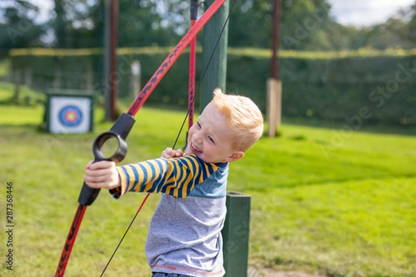 Obraz little boy playing with a bow