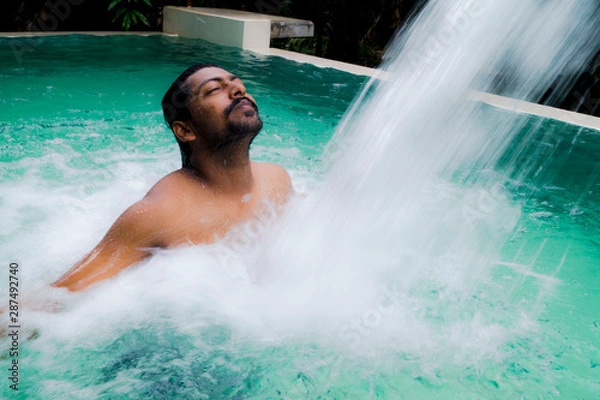 Obraz man in swimming pool