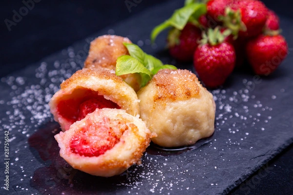 Obraz Knedle z truskawkami