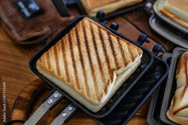 Fototapeta ホットサンドをつくる