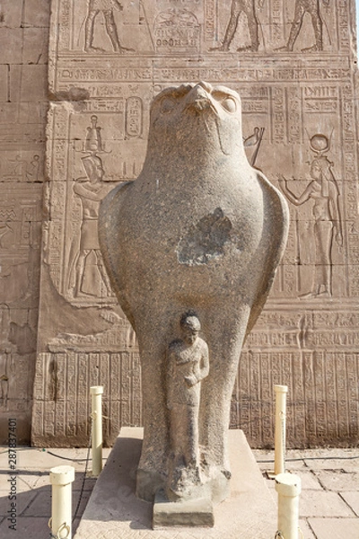 Obraz Statue of Horus in Edfu Temple, Egypt