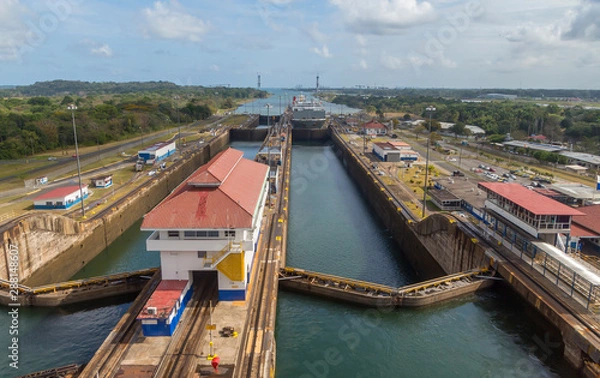 Fototapeta Ship at the entrance to the locks of the Panama Canal
