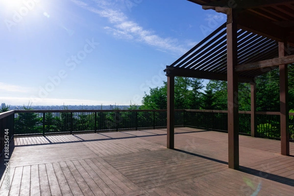 Obraz 朝日の当たるデッキ