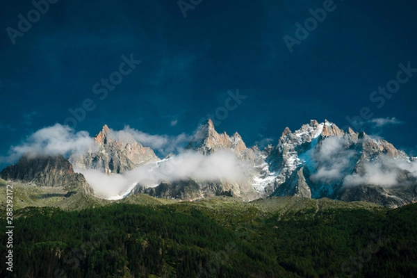 Fototapeta The beautiful Chamonix Aiguilles in autumn 