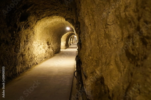 Obraz 地下　洞窟　酒蔵