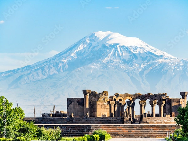 Obraz Ancient ruins of Zvartnots Cathedral in Armenia and the Mount Ararat