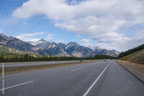 Fototapeta mountain range in banff national park seen from the highway, road trip Canada in fall