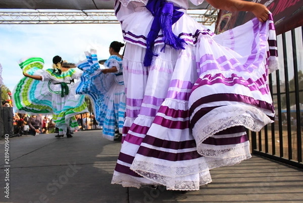 Obraz Traditional Mexican dancing