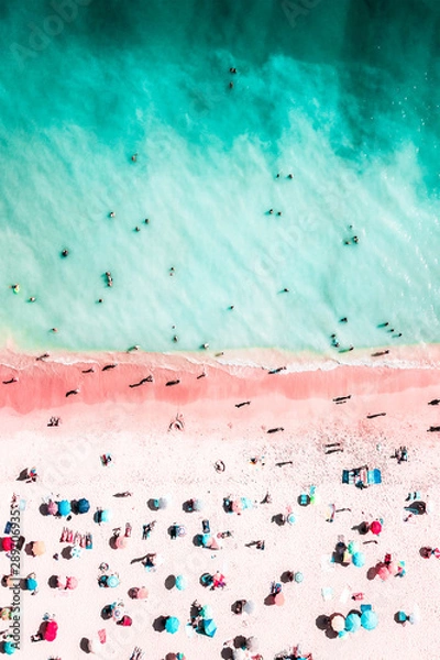Fototapeta Tłum ludzi na plaży, widok z lotu ptaka