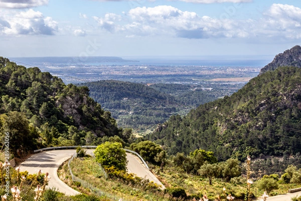 Obraz Aussicht auf die Landschaft am Coll de Soller in Norden von Mallorca an einem sonnigen Tag