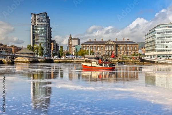 Fototapeta The Custom House and Lagan River in Belfast, Northern Ireland
