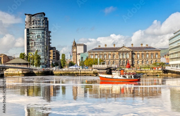 Fototapeta The Custom House and Lagan River in Belfast, Northern Ireland