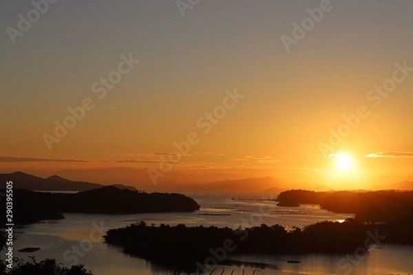 Fototapeta ともやま公園　英虞湾に沈む夕日