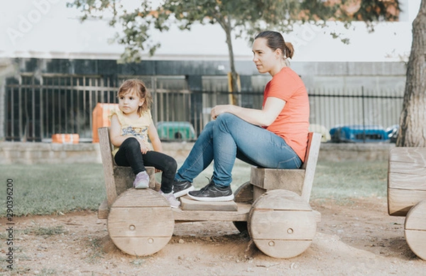 Obraz mother and daughter playing in the park
