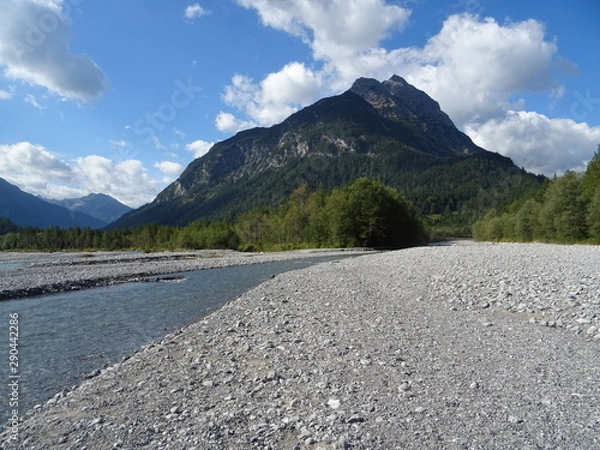 Obraz fluss lech mit bergen 