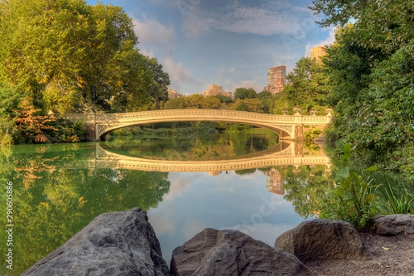 Fototapeta Bow bridge in late summer or early fall