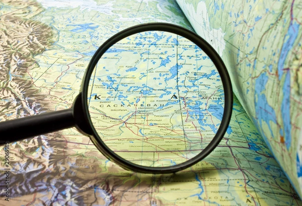 Fototapeta книга с картами и лупа
