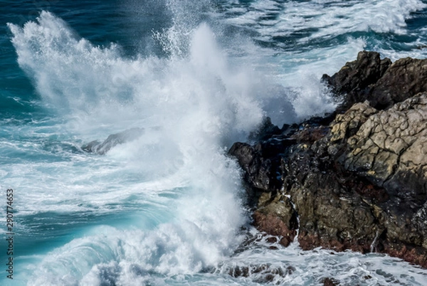 Fototapeta Waves crashing on rocks