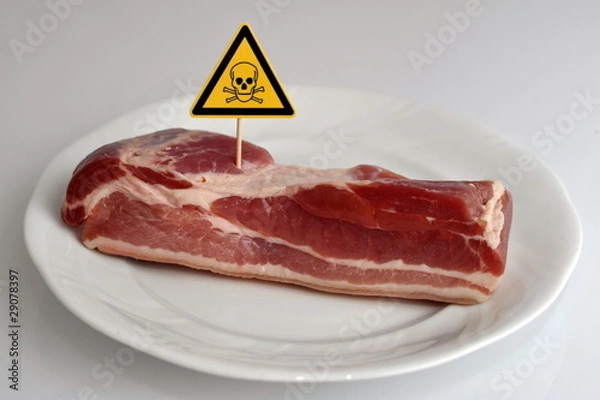 Fototapeta Mit Dioxin oder anderem Gift verseuschtes Fleisch auf dem Teller