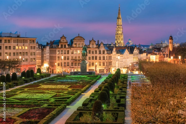 Fototapeta Colourful Brussel square, Kunstberg, Belgium with Standbeeld Koning Albert I sculpture and the Stadhuis van Brussel background during twilight