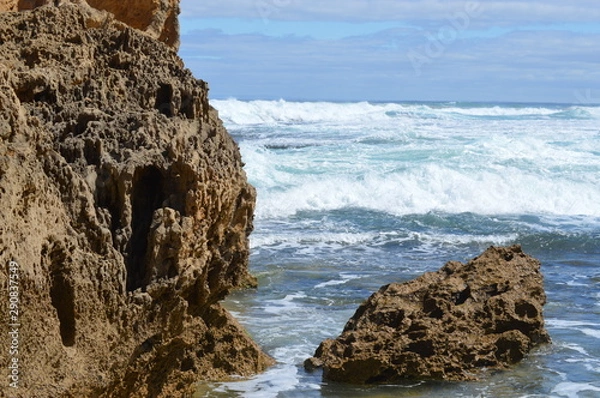 Fototapeta Waves hitting shore