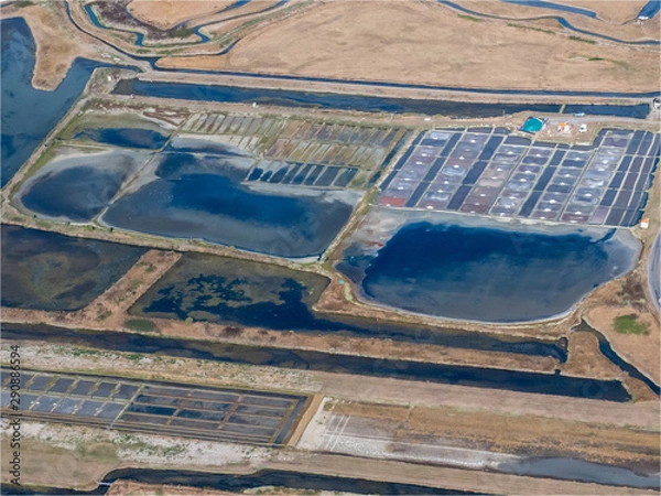 Fototapeta vue aérienne de marais salants sur l'île de Noirmoutiers en France
