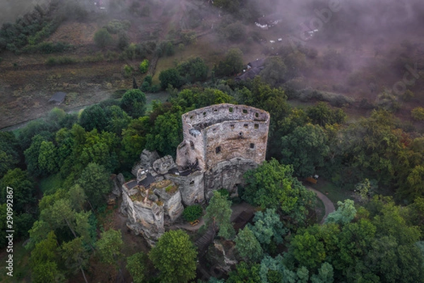 Fototapeta Valecov is a ruin of a medieval rock castle on the territory of the municipality of Bosen in the district of Mlada Boleslav. It stands on rock formations at the western edge of the Bohemian Paradise.