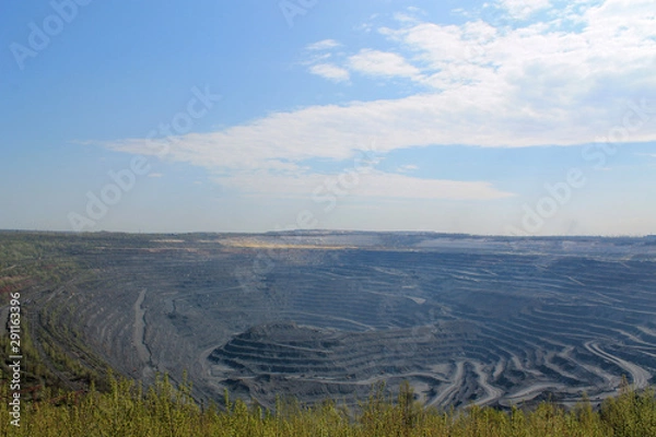 Obraz Open pit iron ore mining. Добыча железной руды открытым способом