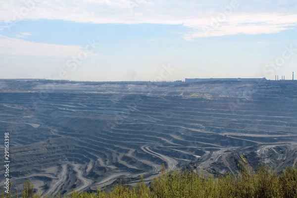 Obraz Open pit ore mining. Добыча руды открытым способом, карьер