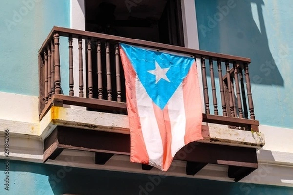 Fototapeta Balcony in Old San Juan Puerto Rico with Flag 