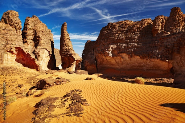 Fototapeta Dziwne klify z piaskowca na Sahara Desert, Tassili N'jjer, Alge