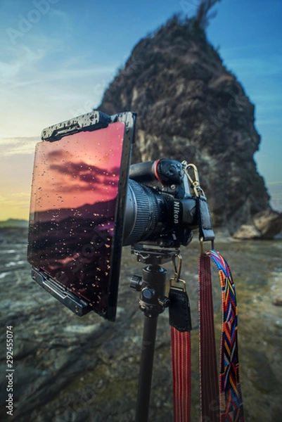 Obraz My Camera Against the world