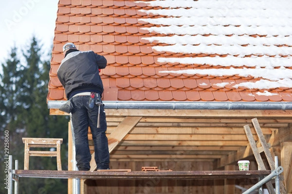 Fototapeta Dachdeckerarbeit bei Schnee