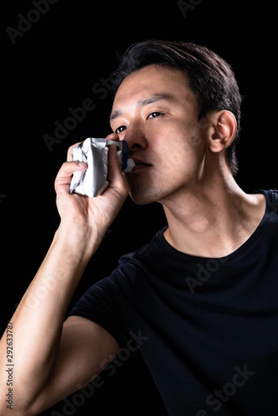 Fototapeta プロテインを摂取しているスポーツマン