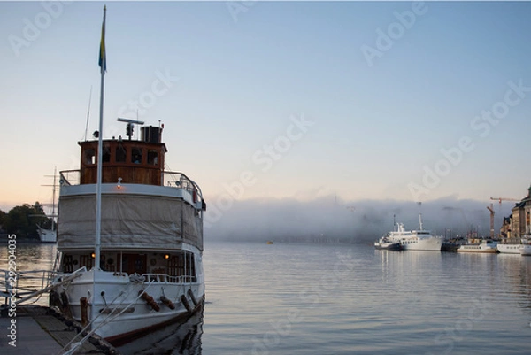 Obraz Morning view over Stockholm inner harbour with boats, canoes, piers and islands an autumn day