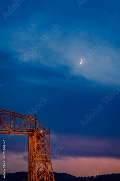 Obraz Moon Overlooking Duluth, MN