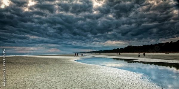 Obraz Clouds Moving In Fast